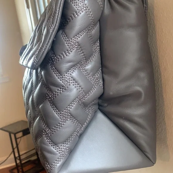 Kurt Geiger London  Kensington Drench Quilted XXL Shoulder Bag - Picture 7 of 15